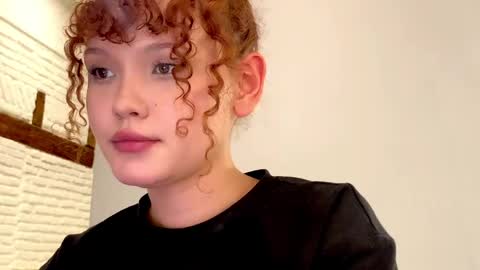 Snapshot of aresha_viree chatting on 05.16.26 Aresha online show from 05.16.26