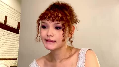 Snapshot of aresha_viree chatting on 05.18.26 Aresha online show from 05.18.26