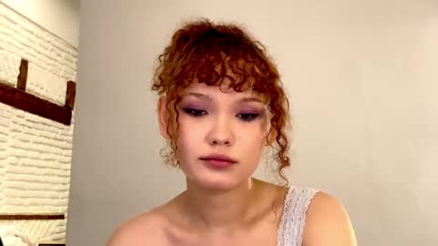 Snapshot of aresha_viree chatting on 05.18.26 Aresha online show from 05.18.26