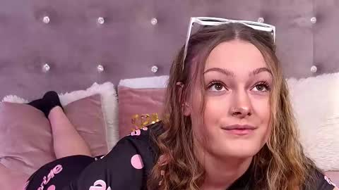 Snapshot of ari3el chatting on 12.19.25 Ariel online show from 12.19.25