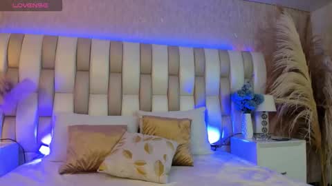 ari_lynn_ online show from 11.27.25