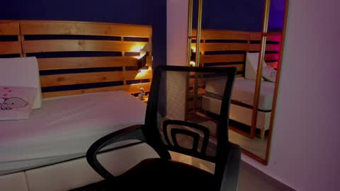 Snapshot of aria_copper chatting on 12.19.24 Aria online show from 12.19.24