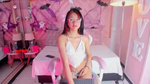 Aria Jones online show from 10.27.25