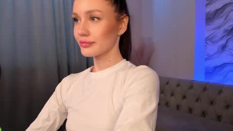 Snapshot of aria_mila chatting on 05.11.26 aria_mila online show from 05.11.26
