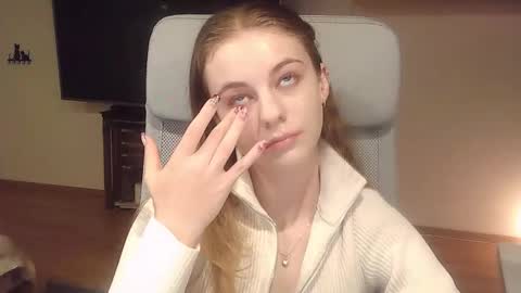 AriaCreazy online show from 10.25.25