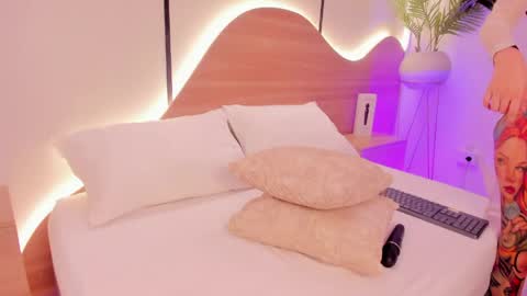 Snapshot of ariadna_boneville chatting on 05.29.26 A R I A D N A online show from 05.29.26