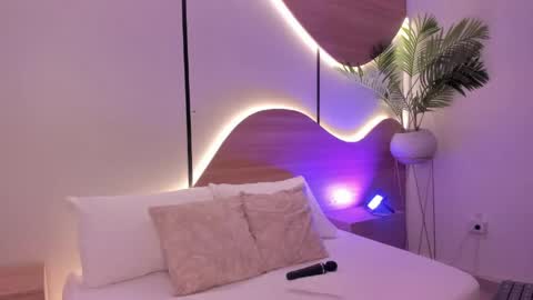 Snapshot of ariadna_boneville chatting on 05.31.26 A R I A D N A online show from 05.31.26