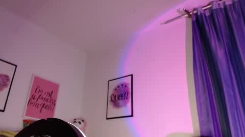 Snapshot of ariadna_martin chatting on 05.27.26 Ari online show from 05.27.26