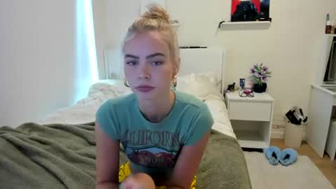 Snapshot of ariah_is_blonde chatting on 06.28.26 Ariah online show from 06.28.26