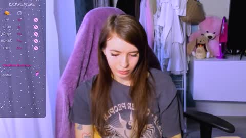 Snapshot of ariamill chatting on 10.26.25 Ari online show from 10.26.25