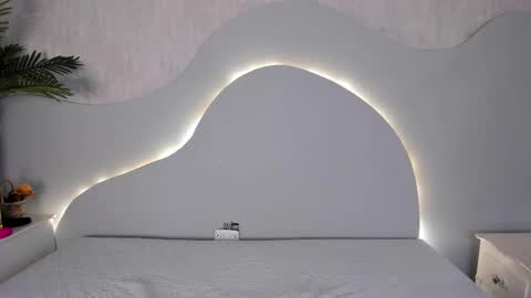 ARIANA online show from 12.23.25