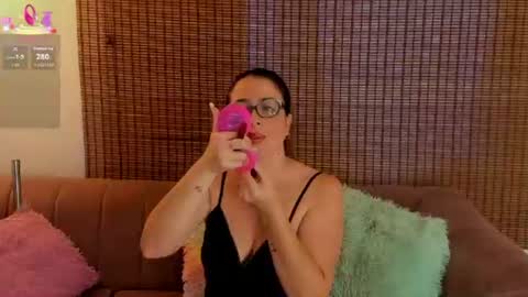 Snapshot of ariana_cross_ chatting on 07.19.26 Ariana Cruz online show from 07.19.26