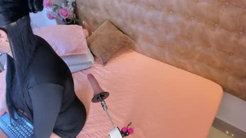  ARIANA MORELLY online show from 04.15.26