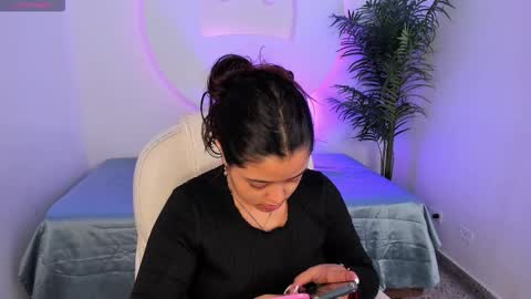 Snapshot of ariana_pierce chatting on 12.20.25 Ariana online show from 12.20.25