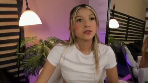 Snapshot of ariana_rosse__ chatting on 06.22.26 Ariana online show from 06.22.26