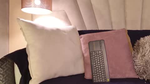 Arianaa Gray online show from 11.22.25