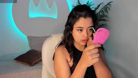 Snapshot of arianapierce chatting on 10.15.25 arianapierce online show from 10.15.25