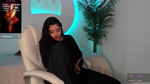 Snapshot of arianapierce chatting on 10.18.25 arianapierce online show from 10.18.25