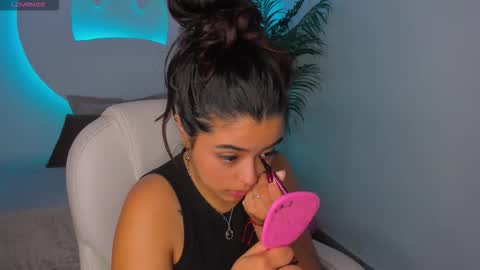 Snapshot of arianapierce chatting on 10.22.25 arianapierce online show from 10.22.25