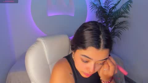 Snapshot of arianapierce chatting on 10.23.25 arianapierce online show from 10.23.25