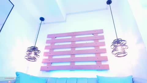 Ari  online show from 09.24.25