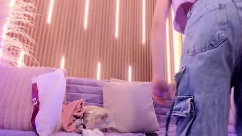 Ari  online show from 12.14.25