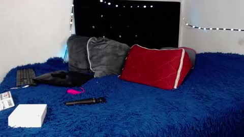 help me 100 hands up my OF is Free  online show from 02.22.25