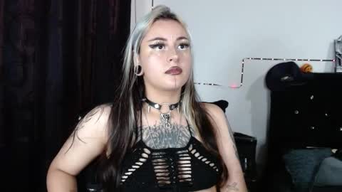 help me 100 hands up my OF is Free  online show from 09.25.25