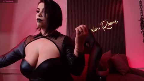 Snapshot of arianna__smith_ chatting on 12.16.25 Arianna online show from 12.16.25