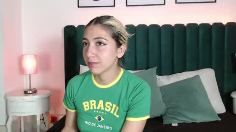 Ari Bunnie  online show from 04.17.26