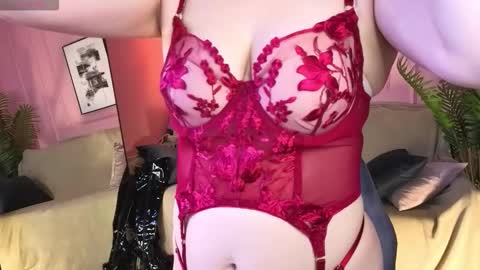 Ari online show from 10.17.25