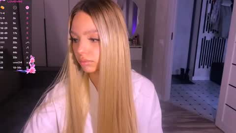 Snapshot of arielarlt chatting on 05.01.26 Ase online show from 05.01.26