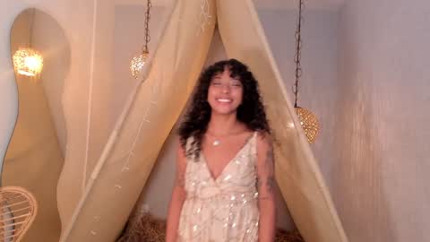 Snapshot of ariella_ruiz chatting on 12.31.24 A R I   online show from 12.31.24