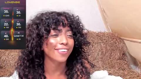 Snapshot of ariella_ruiz chatting on 01.28.25 A R I   online show from 01.28.25
