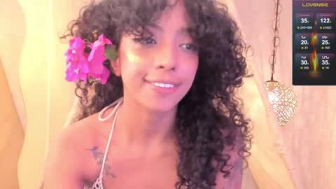 Snapshot of ariella_ruiz chatting on 02.12.25 A R I   online show from 02.12.25