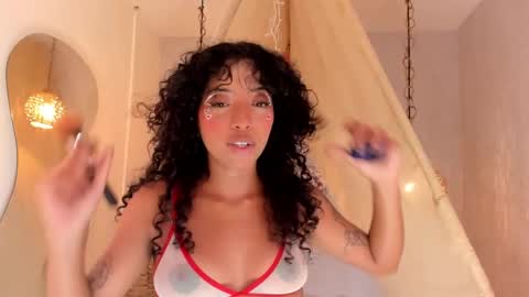 Snapshot of ariella_ruiz chatting on 02.14.25 A R I   online show from 02.14.25
