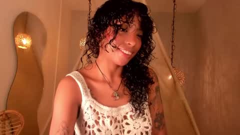 Snapshot of ariella_ruiz chatting on 02.18.25 A R I   online show from 02.18.25