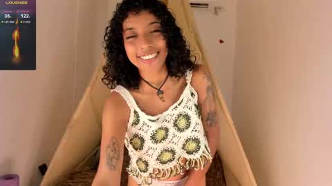 Snapshot of ariella_ruiz chatting on 10.03.25 A R I   online show from 10.03.25