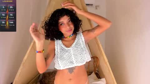 Snapshot of ariella_ruiz chatting on 10.09.25 A R I   online show from 10.09.25