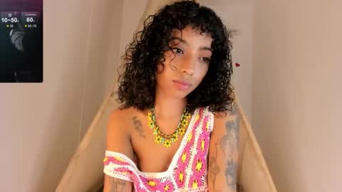 Snapshot of ariella_ruiz chatting on 10.21.25 A R I   online show from 10.21.25
