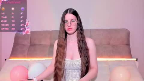 Snapshot of ariellateska chatting on 09.23.25 Ariella online show from 09.23.25