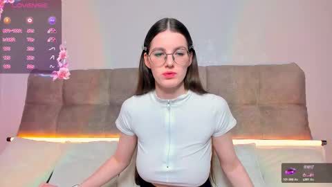 Snapshot of ariellateska chatting on 10.03.25 Ariella online show from 10.03.25