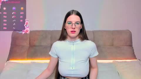 Snapshot of ariellateska chatting on 10.24.25 Ariella online show from 10.24.25