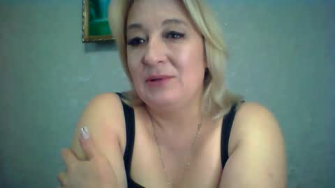 Snapshot of arielxloveresss chatting on 10.03.25 ArielXLoveresss online show from 10.03.25