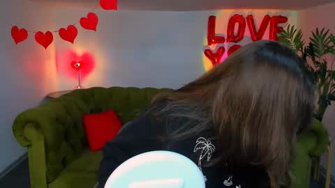 Ari online show from 03.11.25