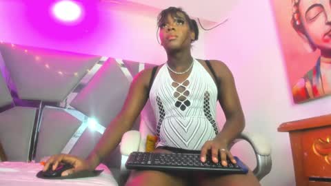 Snapshot of arii_xxx chatting on 12.08.24 ari 3 online show from 12.08.24
