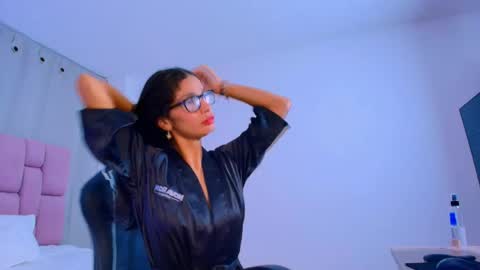 Snapshot of ariia_rosse chatting on 05.28.26 rosse online show from 05.28.26