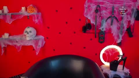 Snapshot of arina_ardeeen chatting on 10.26.25 Matilda online show from 10.26.25