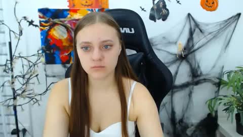 arinabelle online show from 10.24.25