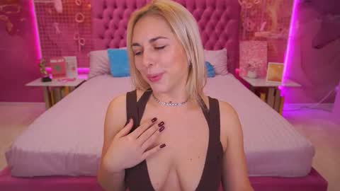 Snapshot of arishkalulu chatting on 10.14.25 Arishka online show from 10.14.25